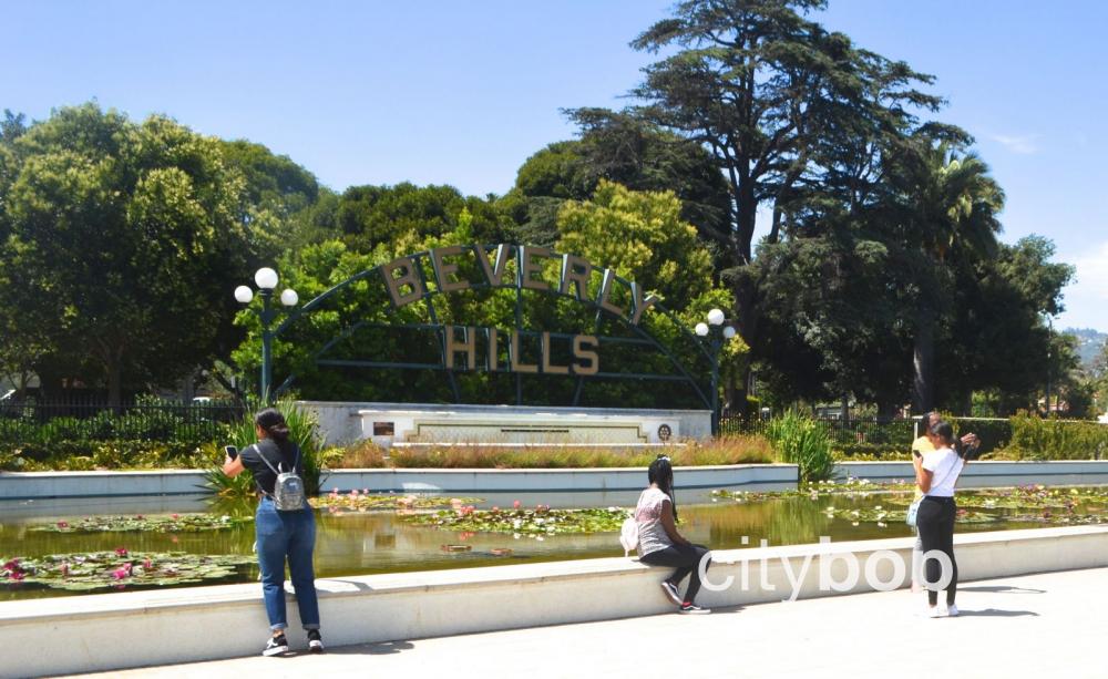 Beverly Hills Sign - #1 Visitor Guide