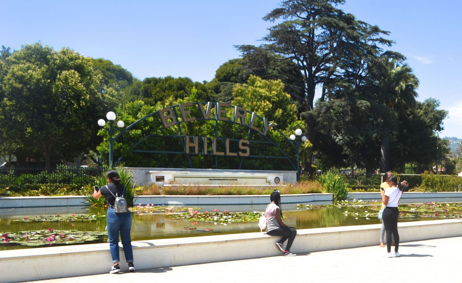 Beverly Hills Sign - #1 Visitor Guide