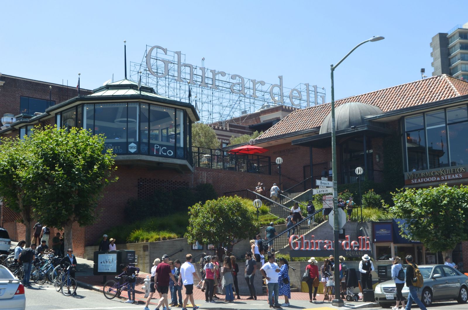 #1 Guide to Ghirardelli Square 