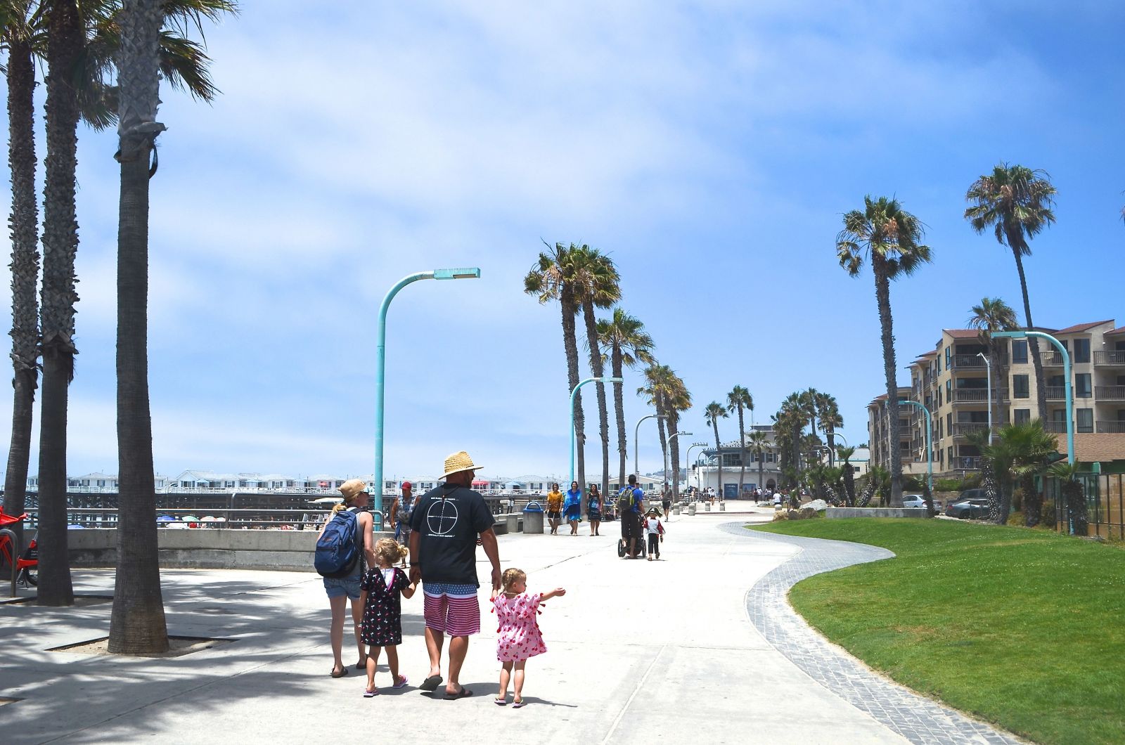 VISITOR GUIDE to Pacific Beach San Diego VISITOR GUIDE to Pacific Beach San Diego