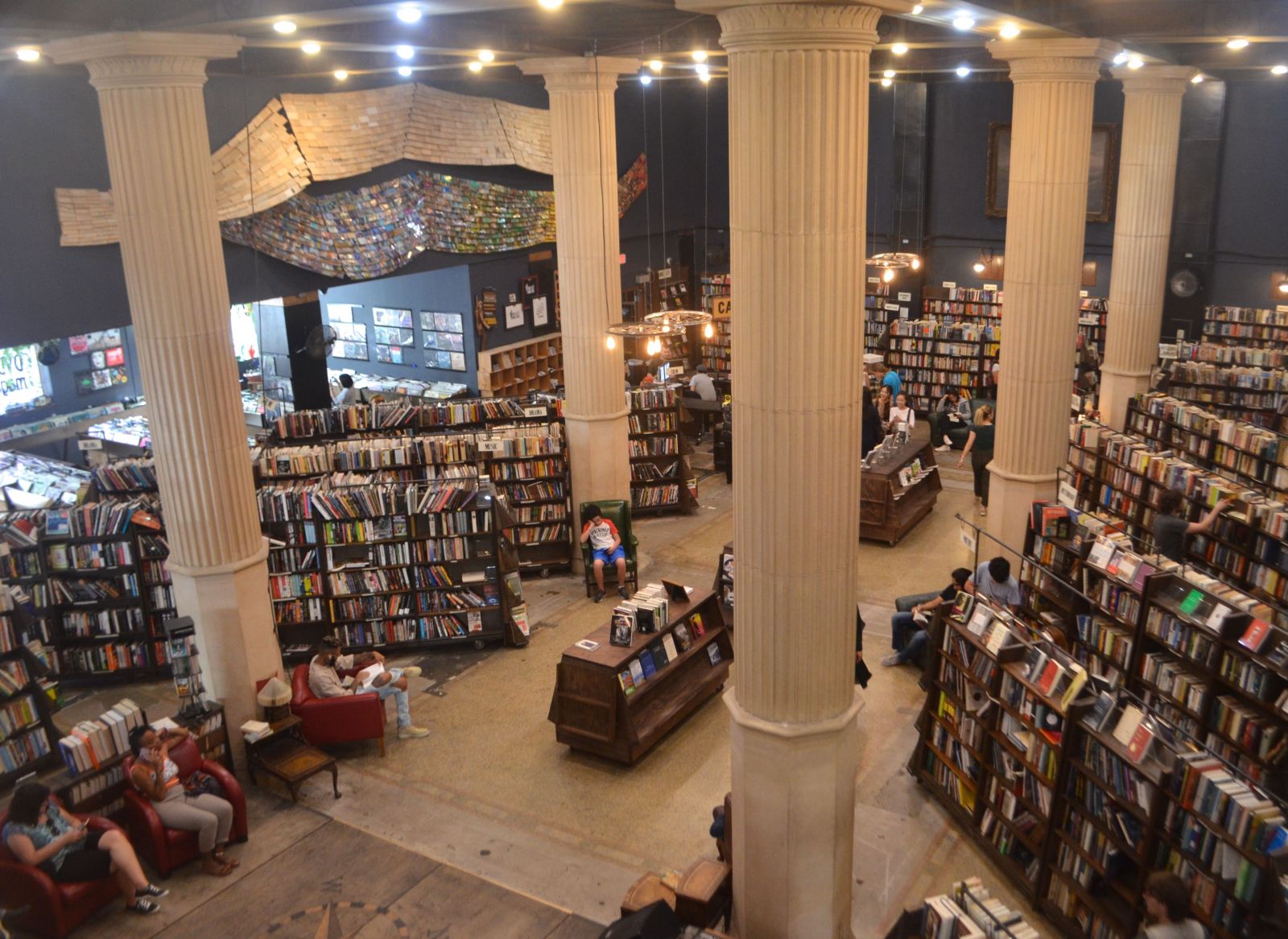 The Last Bookstore: Visitor Guide The Last Bookstore: Visitor Guide