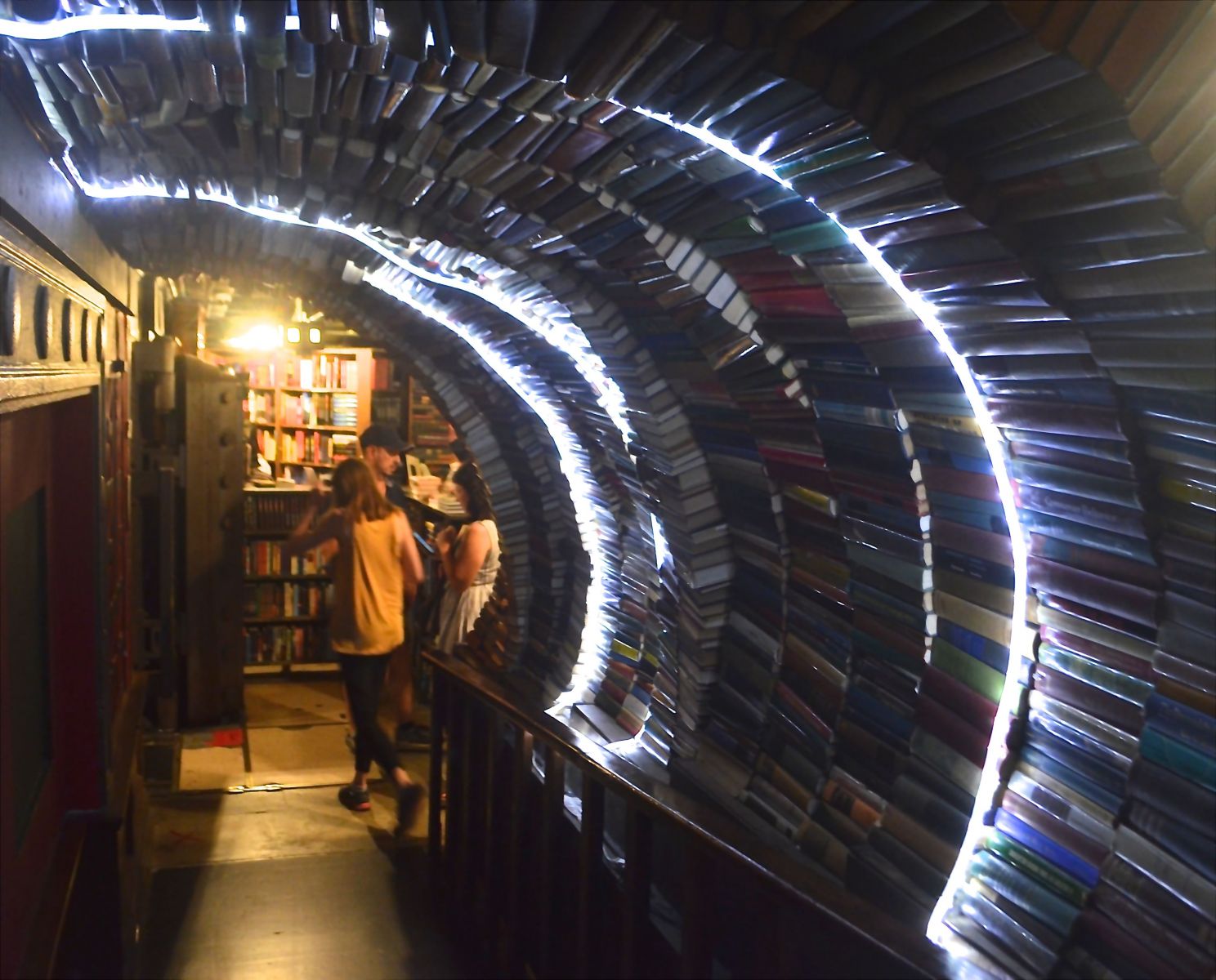 Guide to The Last Bookstore 